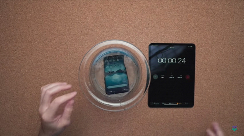 Защита от воды подтверждена. OnePlus 7 Pro продержался в воде 30 минут и продолжил работать